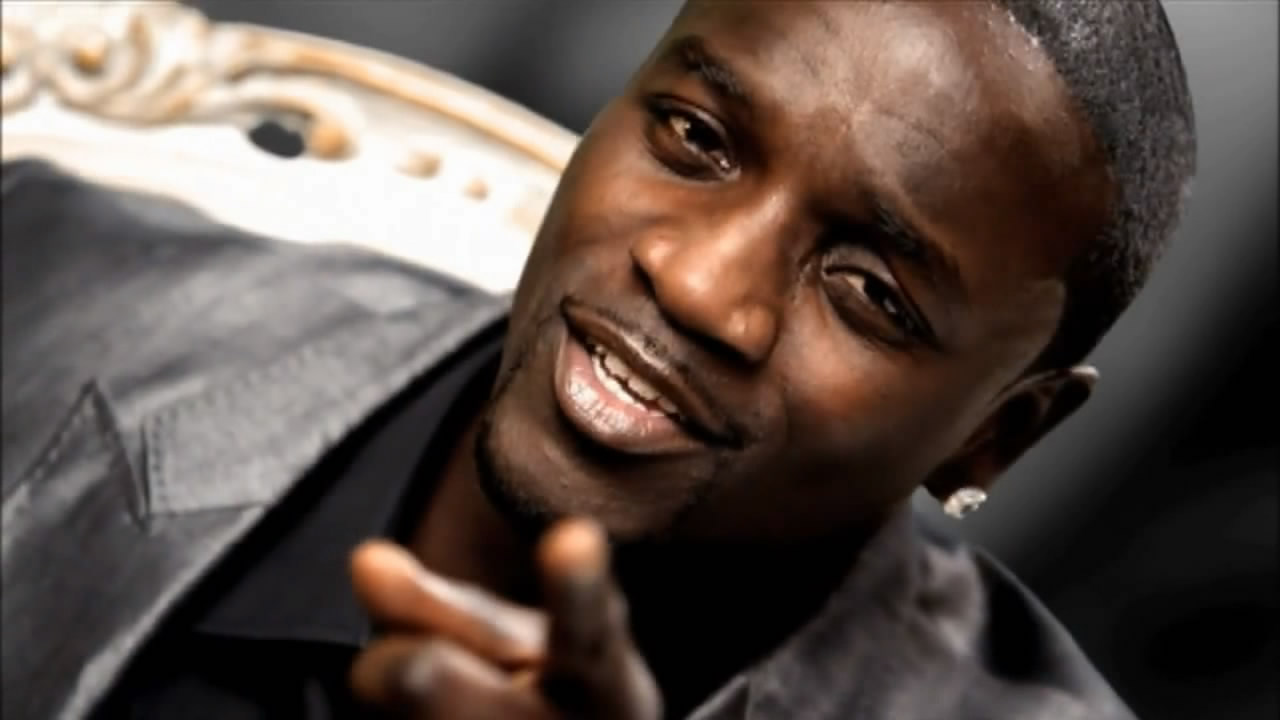 Download Lagu Akon Beautiful Remix Mp3